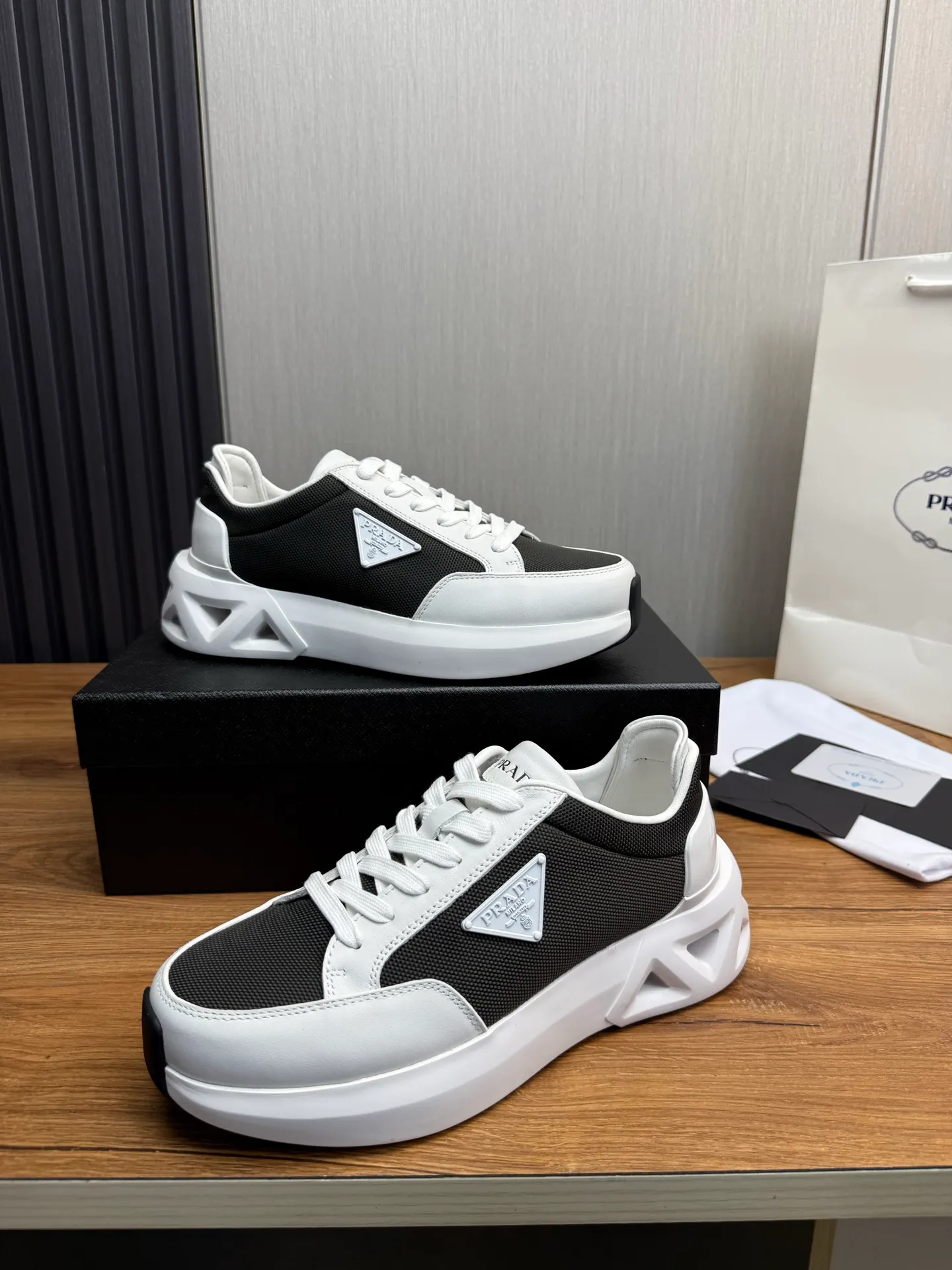 Men's shoes 💰760💰 [PRADA] New models synchronized with the official website, high-quality shipments ✔️Best sellers🔥 Original cowhide + cowhide lining, 1🆚1 replica, original original sole, 38-45 (men's 38.45 custom-made, non-refundable)